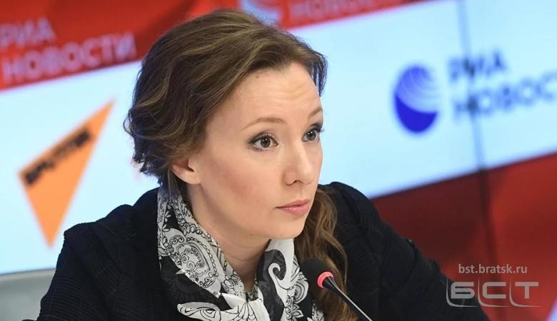 Кузнецова призвала распространить выплаты на подростков 16 и 17 лет