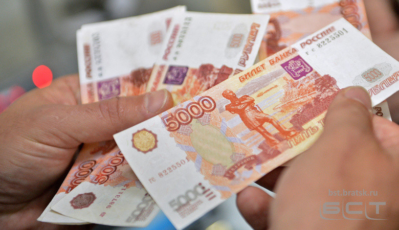 Названы отрасли с самыми высокими зарплатами в России