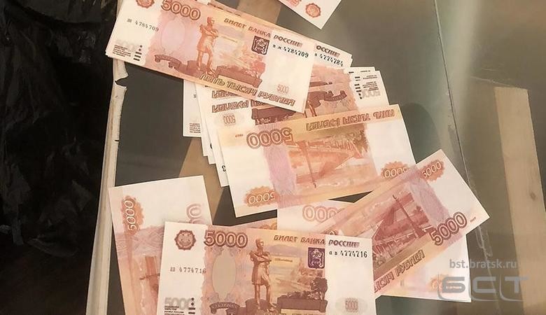 В России впервые за два года вырос оборот фальшивых банкнот