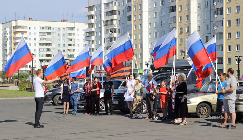 Братчане отметили День российского флага. ФОТОРЕПОРТАЖ