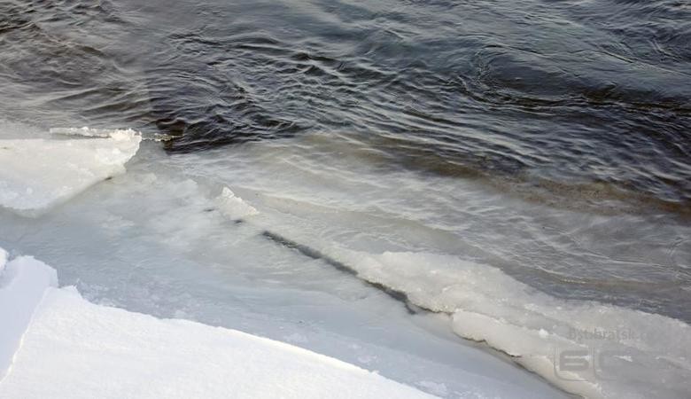 Двое детей провалились под лед в Иркутской области и погибли