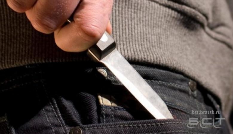 В Иркутске 13-летний подросток напал с ножом на девушку ради смартфона