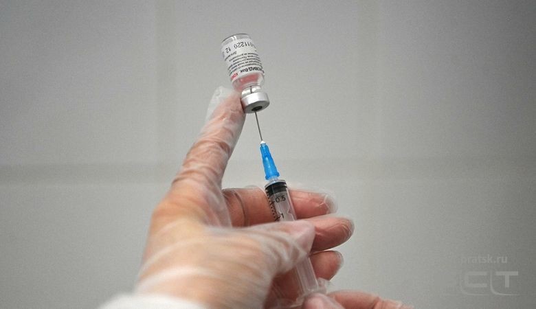 Гинцбург оценил риск заболеть COVID после вакцинации "Спутником V"