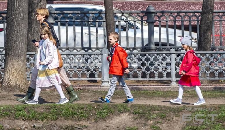 В России выплаты по 10 тыс. рублей на школьников проведут до 17 августа