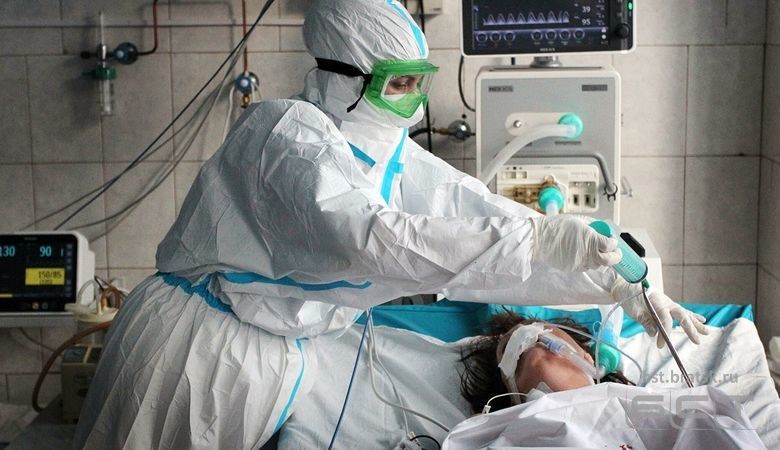 Число заразившихся COVID-19 в России превысило 10 млн человек