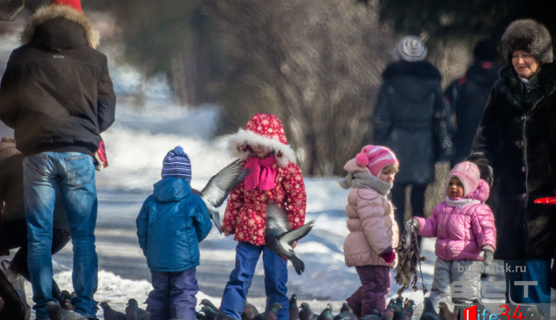 В Госдуму внесен законопроект о выплатах в 10 тыс. рублей семьям с детьми