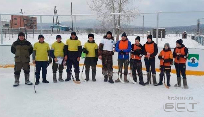 В селе Кобляково Братского района прошёл турнир по хоккею в валенках