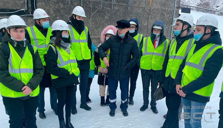 На Братской ГЭС компании En+ Group провели экскурсию для студентов БрГУ