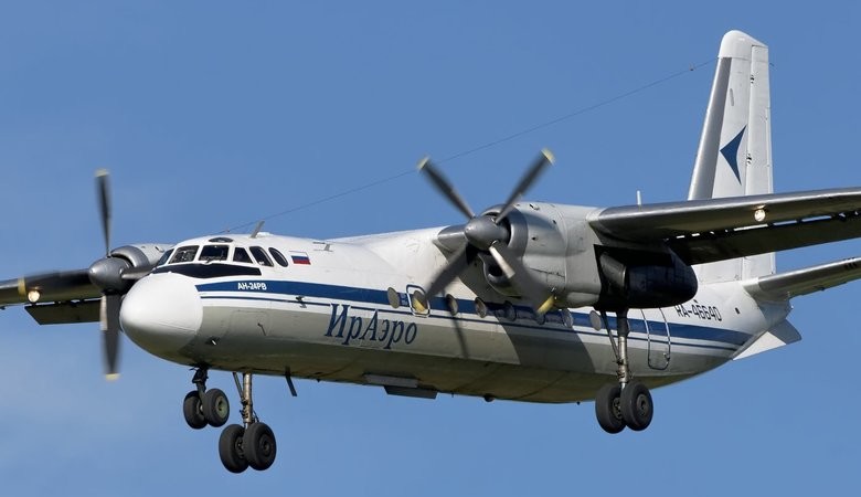 В Иркутске у самолета Ан-24 загорелось шасси при посадке